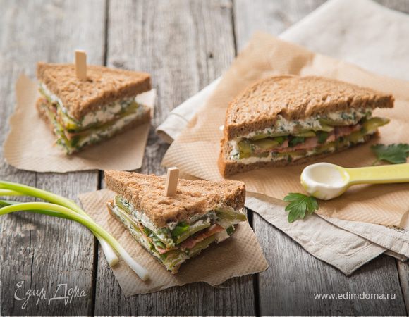 Сэндвич с фетой и беконом Сэндвич с фетой и беконом