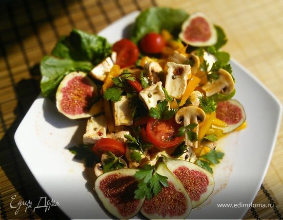 Салат с шампиньоны, камамбером и инжиром 