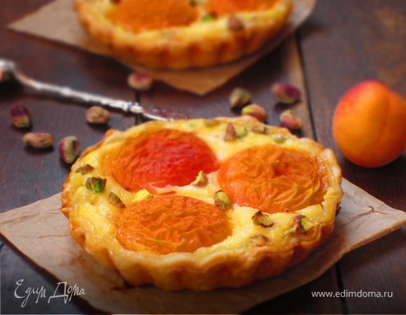 Тарталетки с абрикосами, творожным кремом и фисташками Тарталетки с абрикосами, творожным кремом и фисташками
