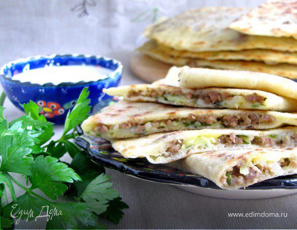 Лепешки «Гезлеме» с мясом и картошкой