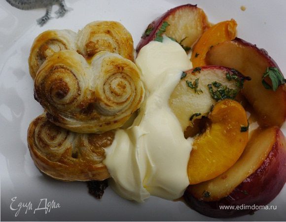 Слоеные ушки с персиковым соусом Слоеные ушки с персиковым соусом