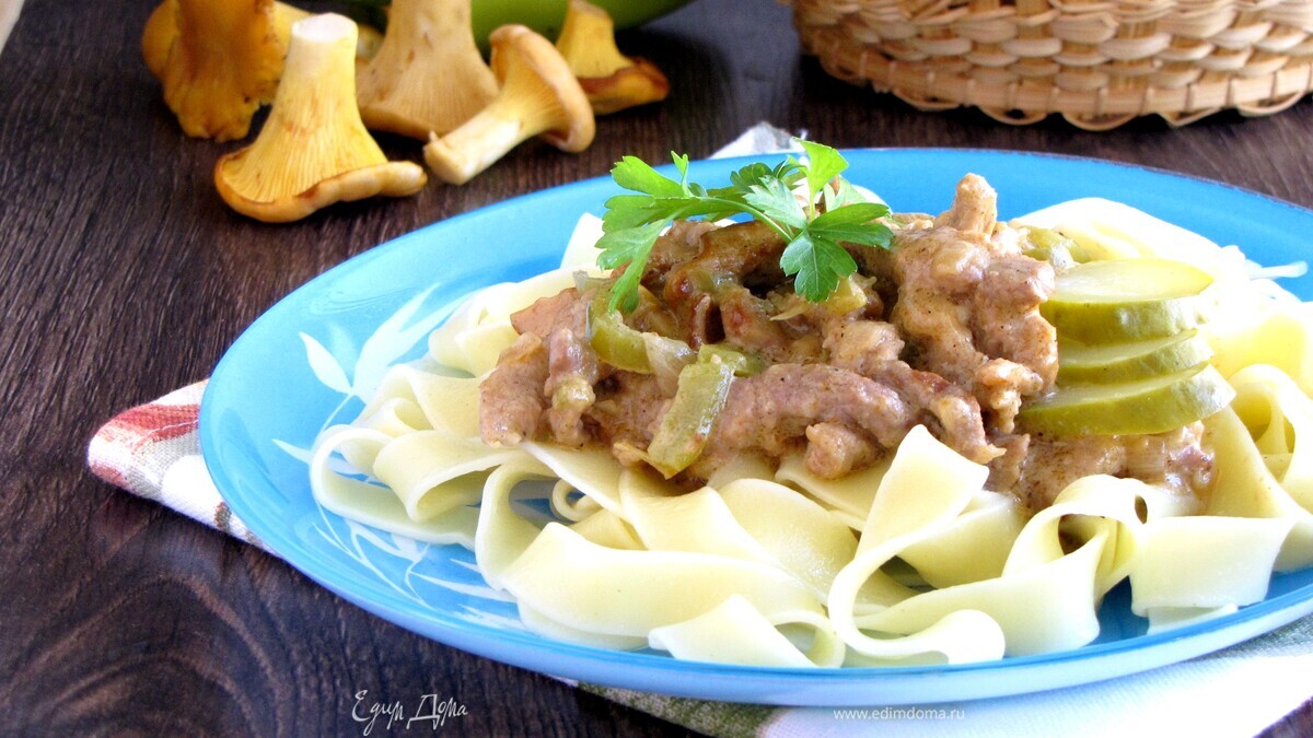 Бефстроганов с грибами и сладким перцем