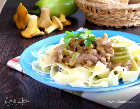 Бефстроганов с грибами и сладким перцем Бефстроганов с грибами и сладким перцем