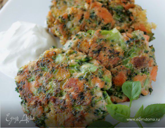 Оладьи из брокколи и лосося