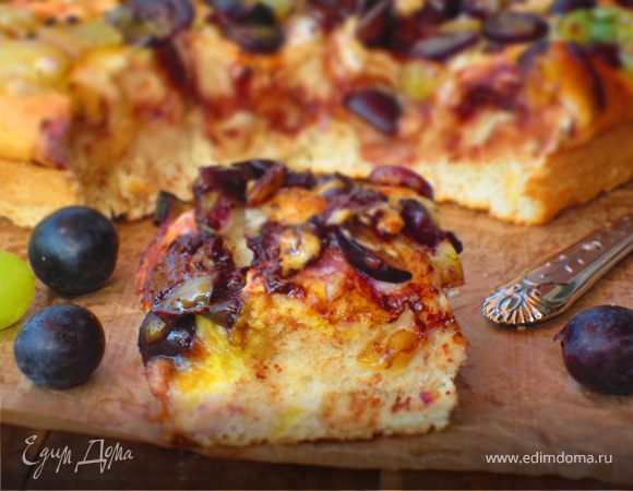 Медовый пирог с виноградом, шоколадом и маршмеллоу Медовый пирог с виноградом, шоколадом и маршмеллоу