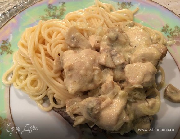 Курица с шампиньонами в сливочно-сырном соусе Курица с шампиньонами в сливочно-сырном соусе
