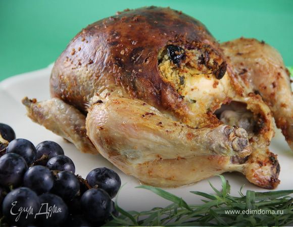 Курица, фаршированная виноградом и ароматными травами Курица, фаршированная виноградом и ароматными травами