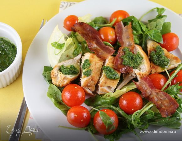 Салат с куриной грудкой и заправкой из ароматных трав