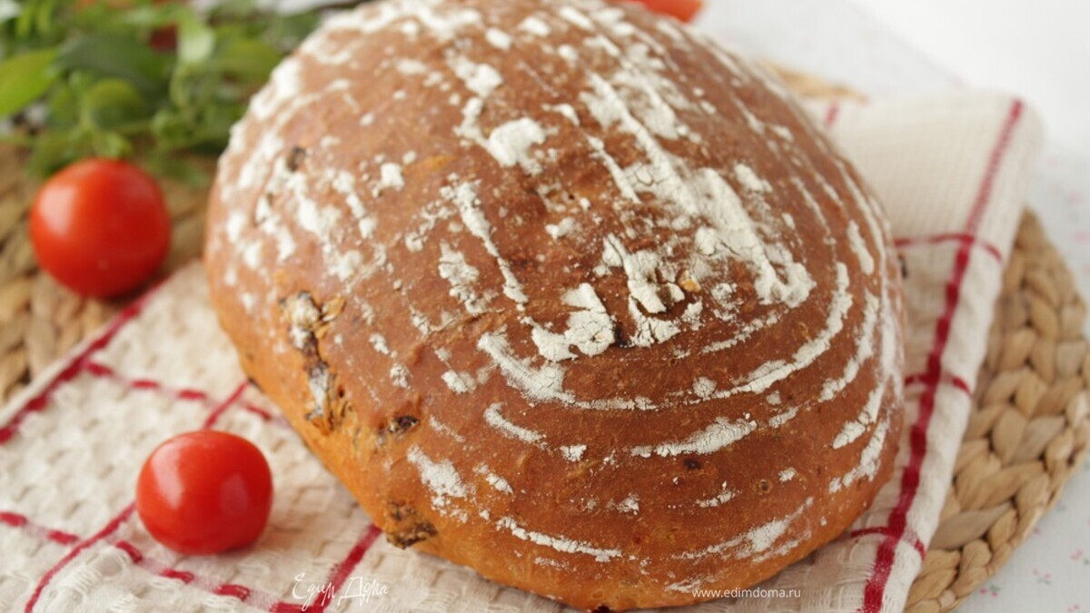 Хлеб с вялеными помидорами