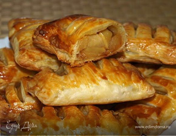 Слойки с яблоками