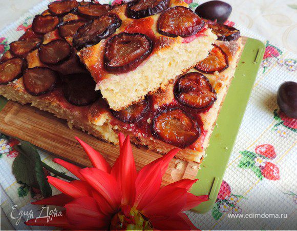 Тертый пирог со сливами