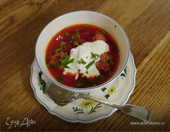 Свекольный суп с фрикадельками Свекольный суп с фрикадельками