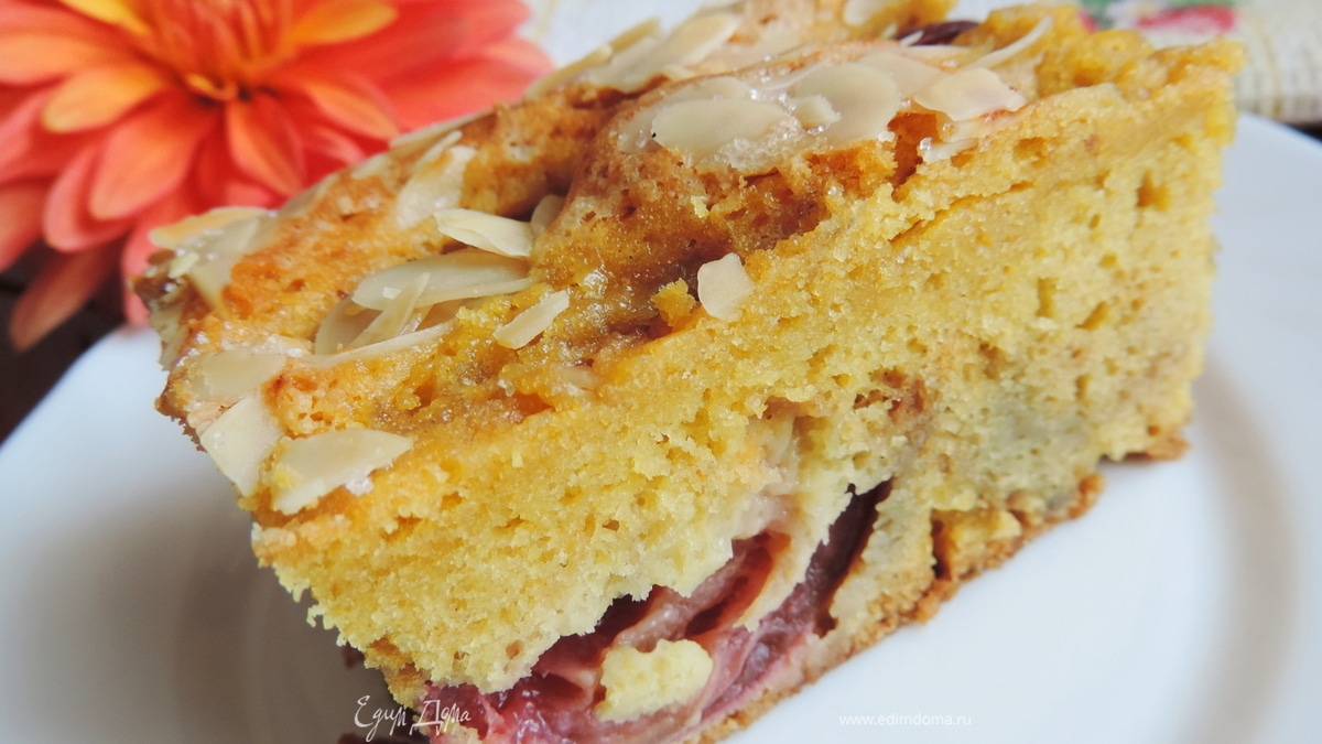 Сливовый пирог на желтках