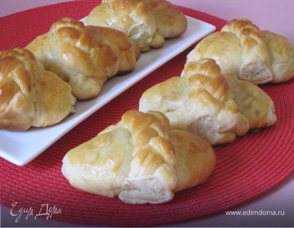 Булочки с начинкой из чернослива и яблок