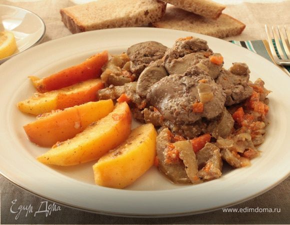 Куриная печень с яблоками и баклажанами