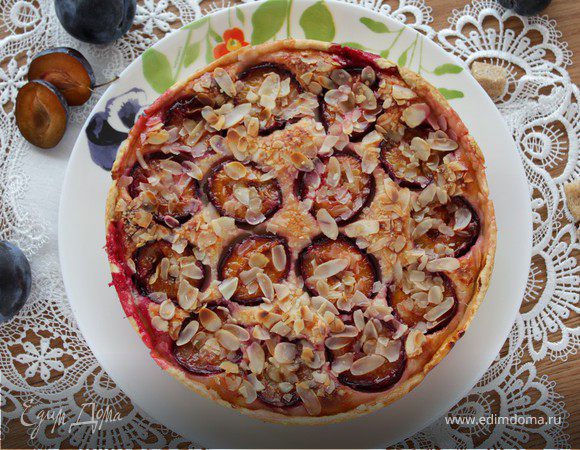 Тарт со сливами, рикоттой и миндалем Тарт со сливами, рикоттой и миндалем