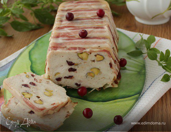 Куриный террин с вяленой клюквой и фисташками Куриный террин с вяленой клюквой и фисташками