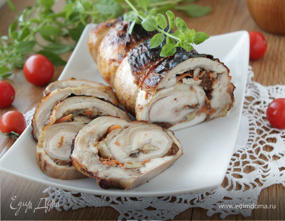 Куриный рулет с черносливом и грецким орехом Куриный рулет с черносливом и грецким орехом