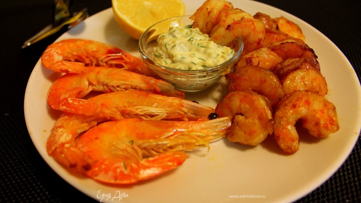 Жареные креветки с соусом