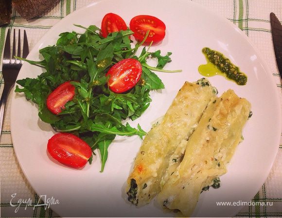 Каннеллони со шпинатом и рикоттой в сливочном соусе Каннеллони со шпинатом и рикоттой в сливочном соусе