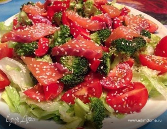 Салат с семгой и брокколи