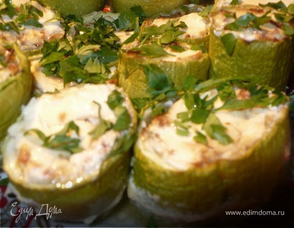 Кабачки, фаршированные творожным сыром Кабачки, фаршированные творожным сыром