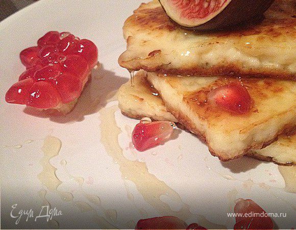 Жареный сыр с медом и фруктами Жареный сыр с медом и фруктами