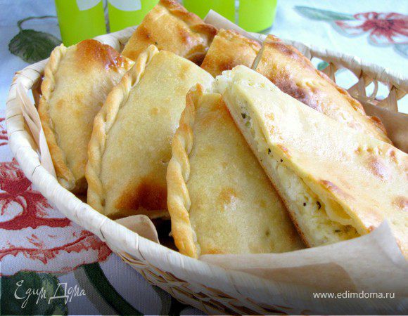 Лепешка с моцареллой, фетой и орегано Лепешка с моцареллой, фетой и орегано