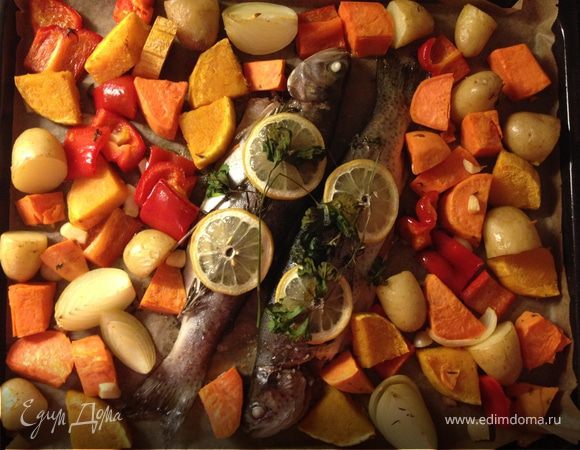 Форель, запеченная с овощами Форель, запеченная с овощами