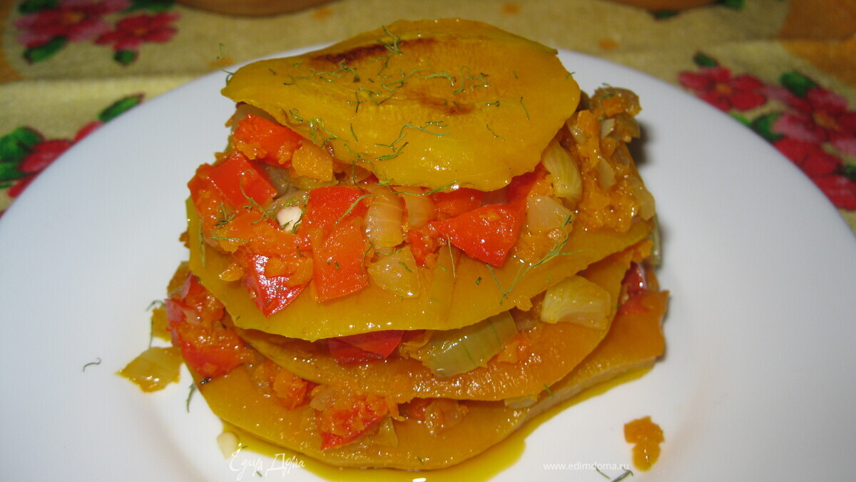 Тортик из тыквы с овощами и чесноком