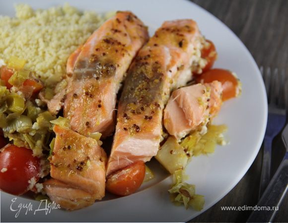 Лосось с луком-пореем 