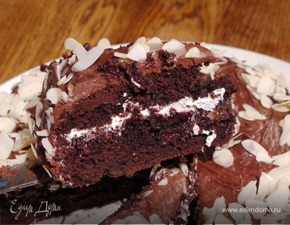 Шоколадный пирог с миндальными хлопьями