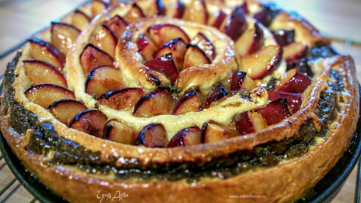 Сливовый тарт с маковой начинкой
