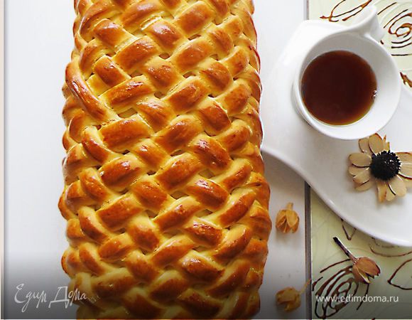 Пирог "Плетенка" с начинкой из яблок и изюма