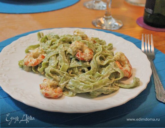 Паста со сливочным соусом из голубого сыра и креветками Паста со сливочным соусом из голубого сыра и креветками
