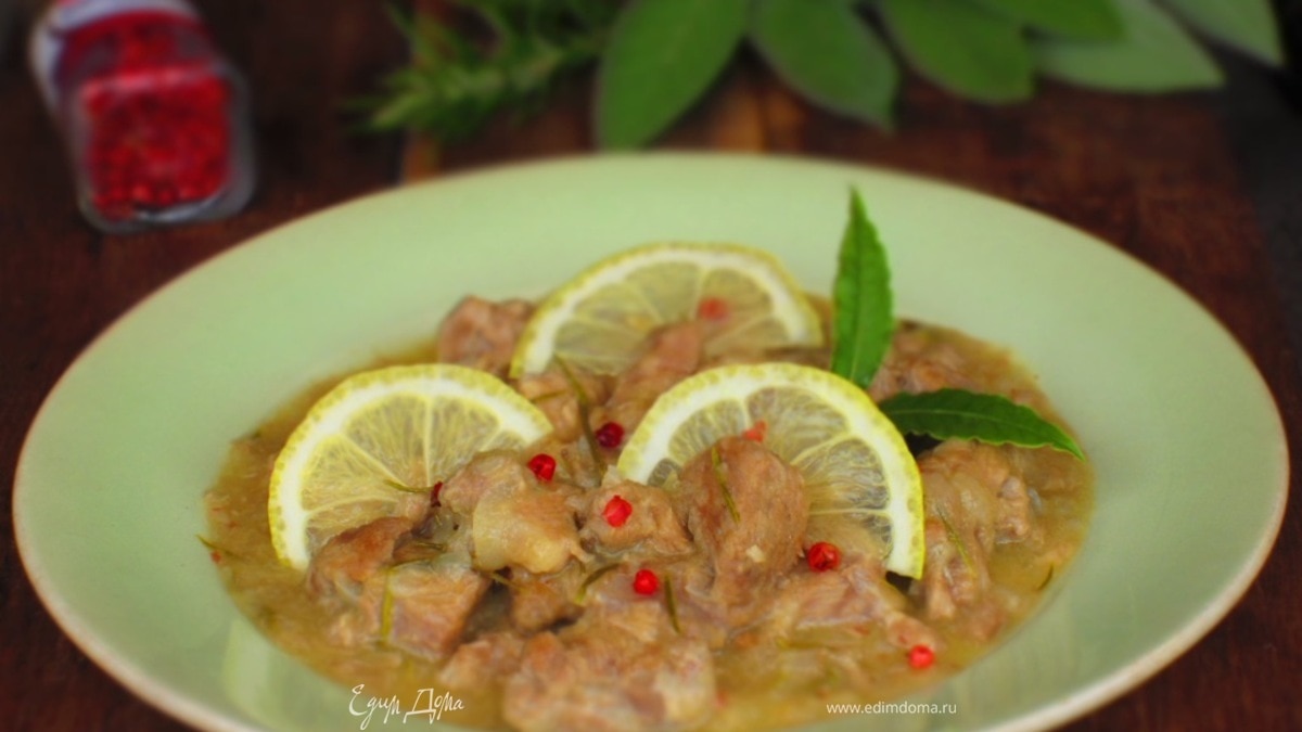 Томленая телятина с розовым перцем