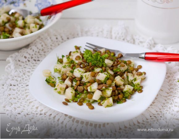 Салат из груши и чечевицы