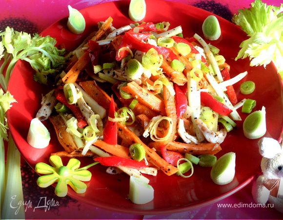 Куриный салат с запеченной морковкой