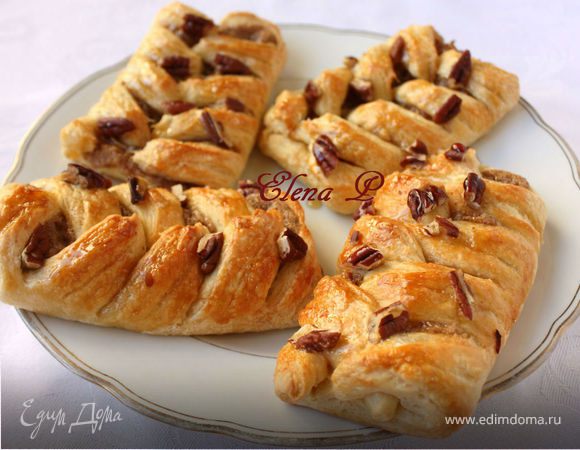 Датские булочки с пеканом и кленовым сиропом Датские булочки с пеканом и кленовым сиропом