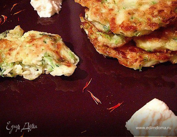 Оладьи из цукини, сельдерея и сыра