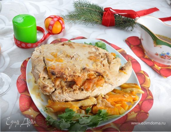 Филе индейки, запеченное в рукаве с тыквой и яблоками