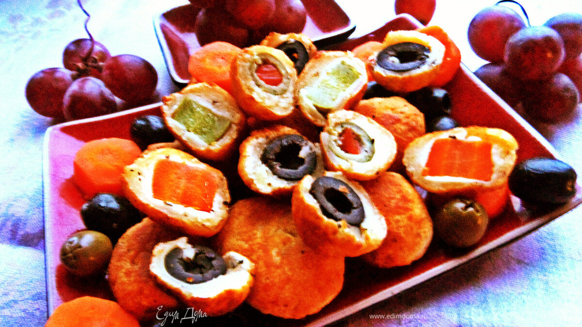 Сырные мини-пирожки с овощами и маслинами