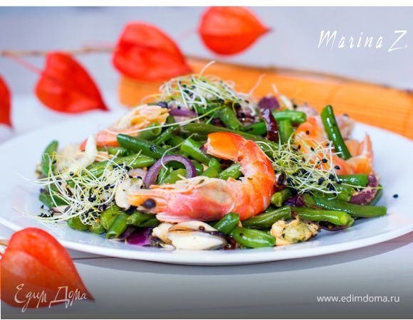 Салат с овощами, морским коктейлем и пророщенными зернами Салат с овощами, морским коктейлем и пророщенными зернами