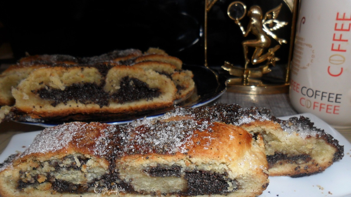 Творожный рулет с маком и шоколадом