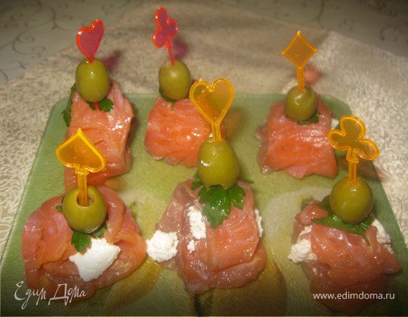 Канапе из семги с творожной начинкой Канапе из семги с творожной начинкой