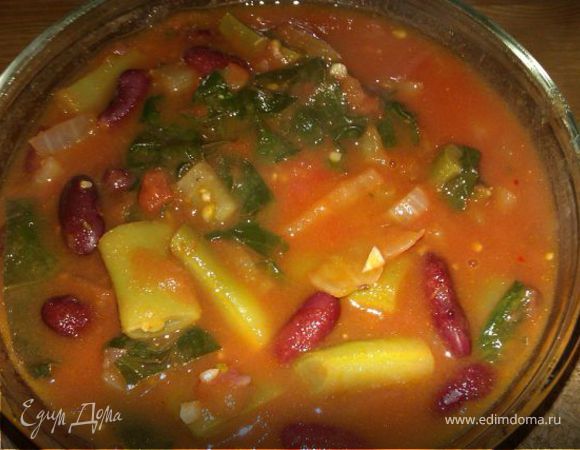 Фасоль со шпинатом в томатном соусе