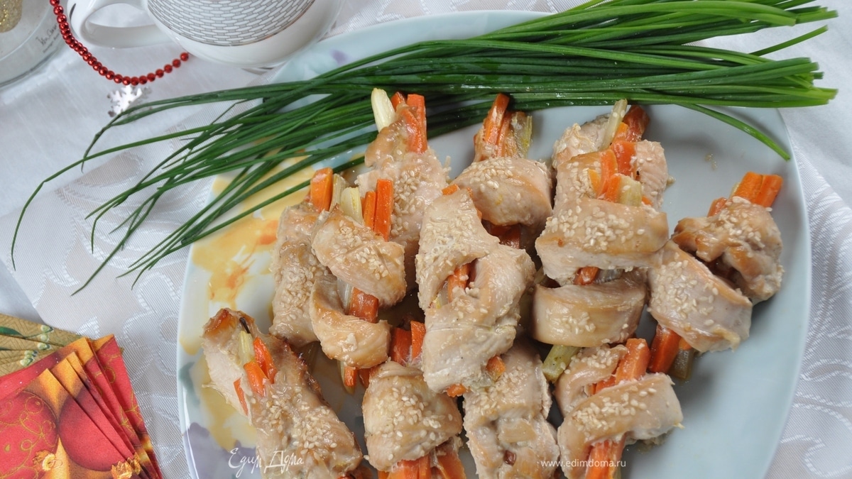 Завитушки из куриного филе с морковью и сельдереем