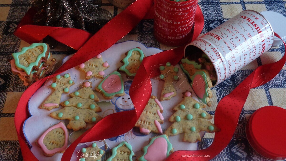 Новогоднее марципановое печенье с маком