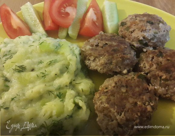 Мясные котлеты с гречкой и кабачковое пюре Мясные котлеты с гречкой и кабачковое пюре
