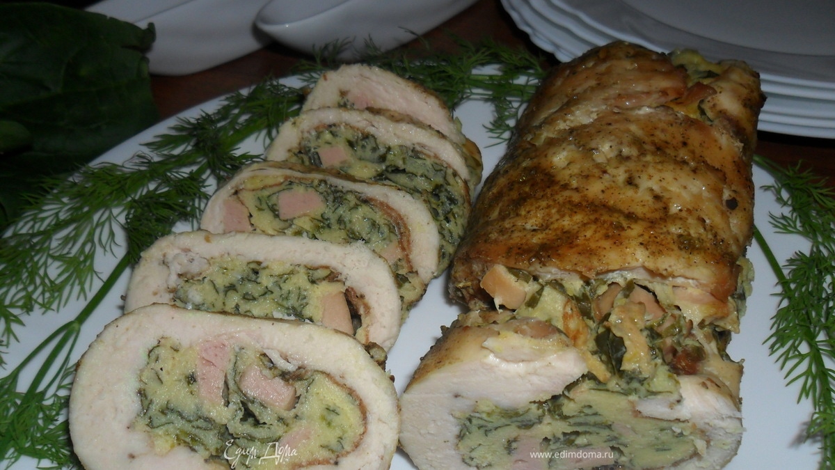 Куриный рулет с омлетом и шпинатом